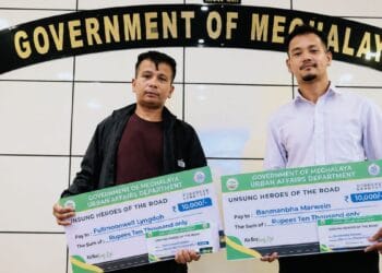 Bus driver, conductor honoured with ₹10,000 each after protecting passengers during Shillong violence