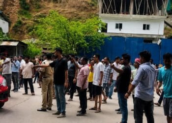 Meghalaya-Assam border tension rises as vehicles stopped at Jorabat after Shillong violence
