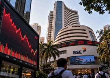 Sensex gains 333 points, Nifty recovers as banking and FMCG stocks rise