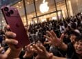 Indians wait 12 hours to buy phone that can arrive in 12 minutes